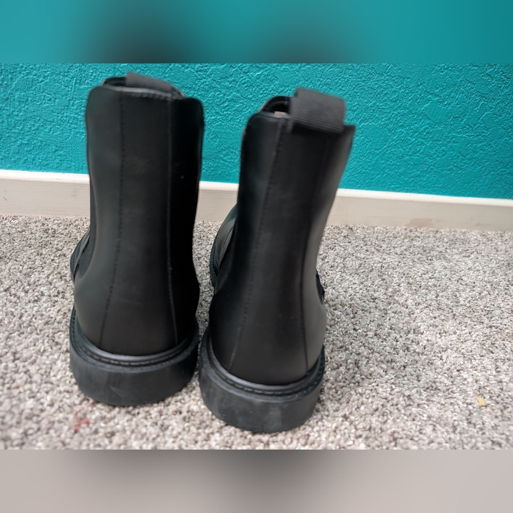 Sleek Black Chelsea Ankle Boots for Women - Picture 3 of 16